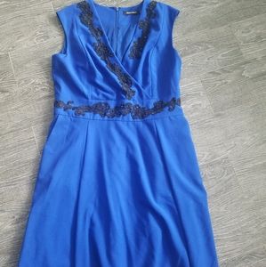 Ellen Tracy sleeveless mid length dress